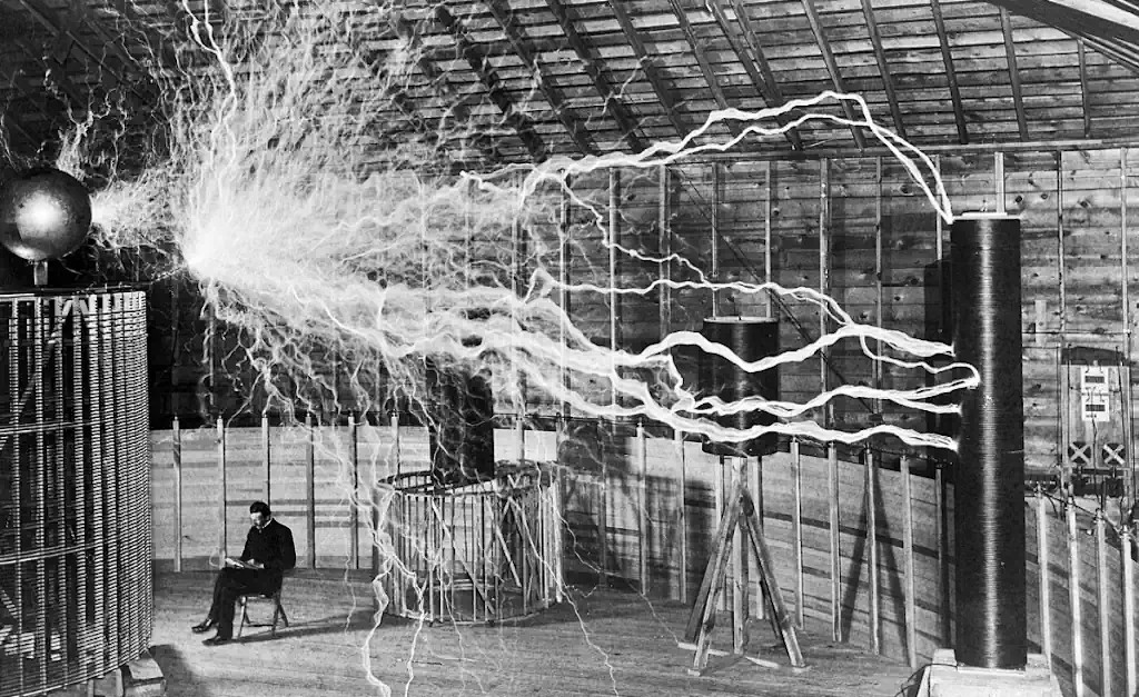izumi Nikola Tesla